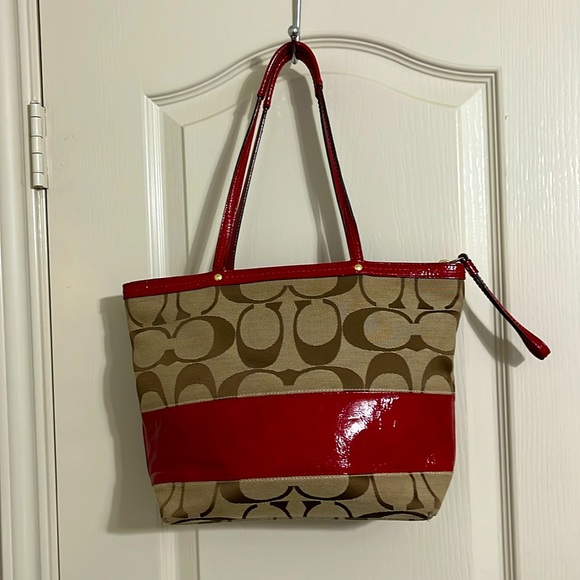 EUC Coach red patent signature top zip shoulder bag 13.5 x 10 - Picture 2 of 11